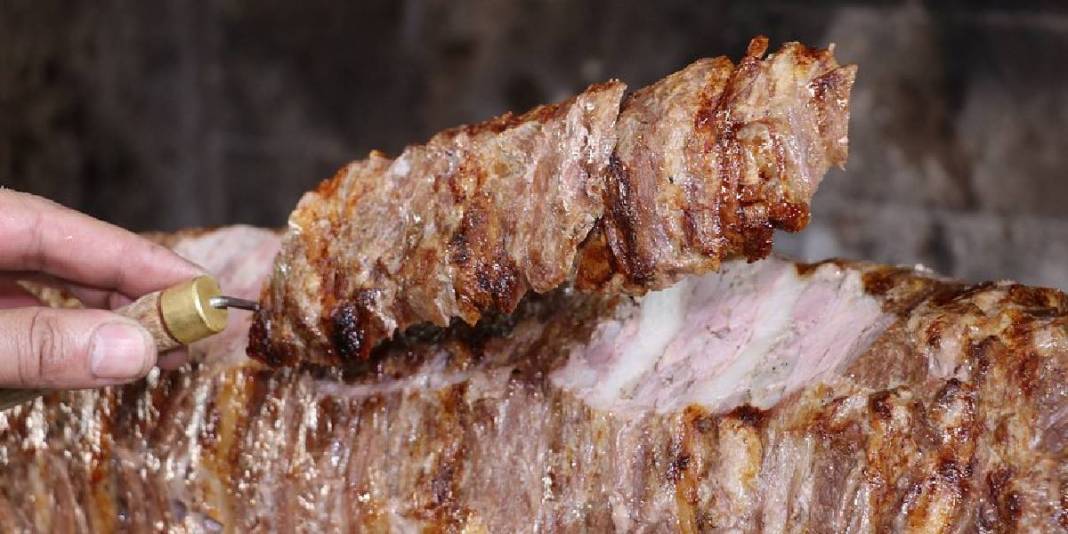 Kimi ona ‘Eşkıya Kebabı’ diyor, lezzeti uzun süre piştiği ateşten geliyor! Turistler bile sırf bu lezzet için o ilimize gidiyor 5